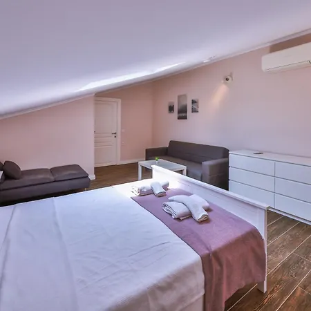 Begonya Apartment *